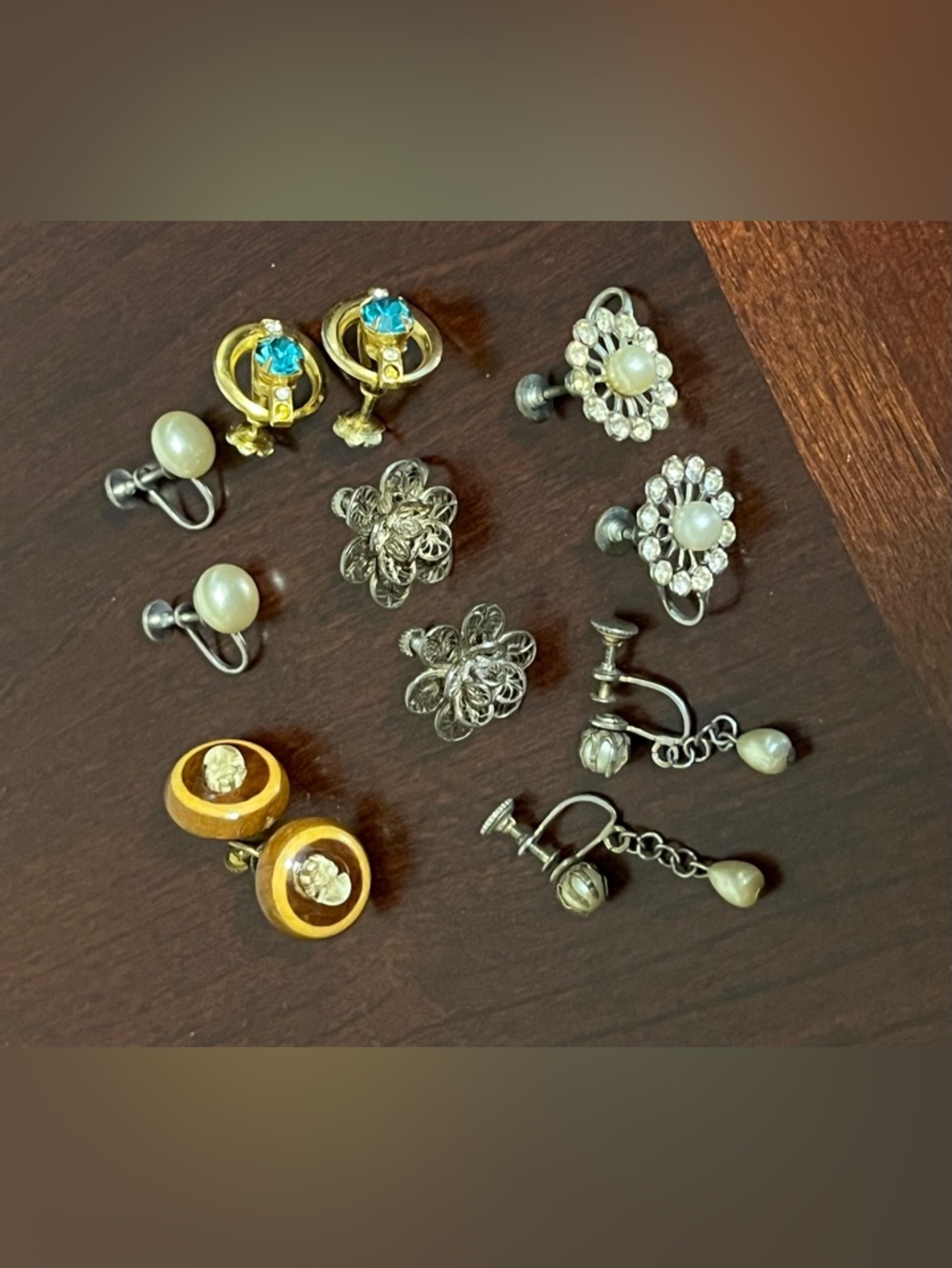 Bundle Of Vintage Mixed Metal and Pearl Screw-Back Earrings - Assorted Colors